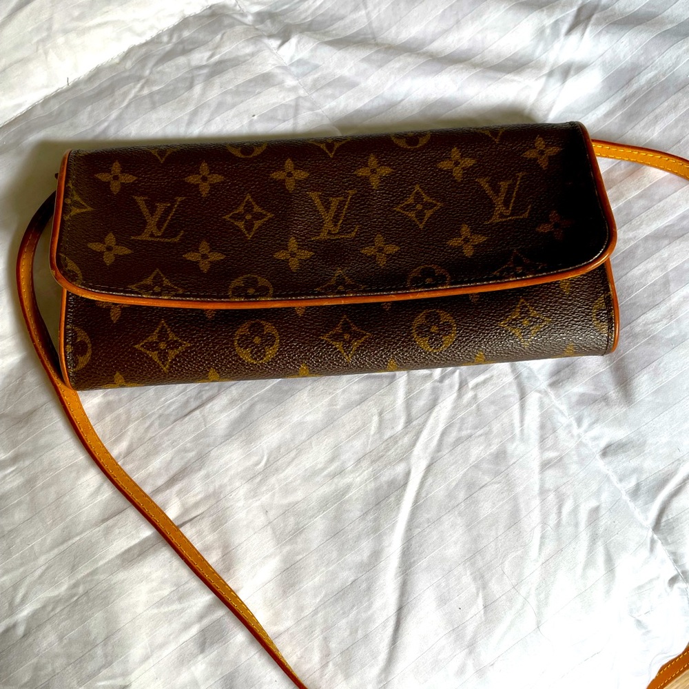 Louis Vuitton authentic crossbody/clutch bag